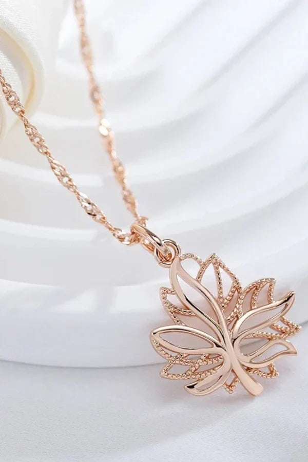 Zoe - Maple Leaf Pendant Gold Necklace