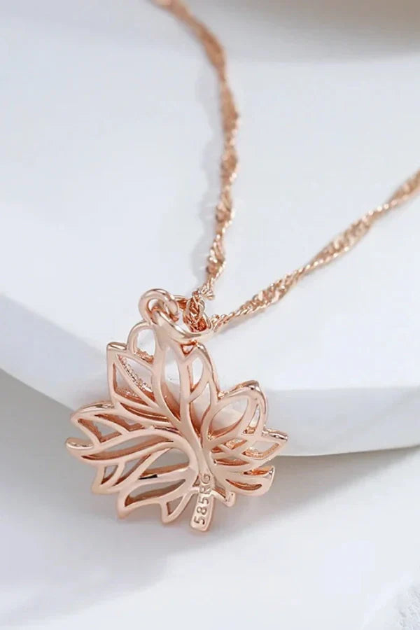 Zoe - Maple Leaf Pendant Gold Necklace