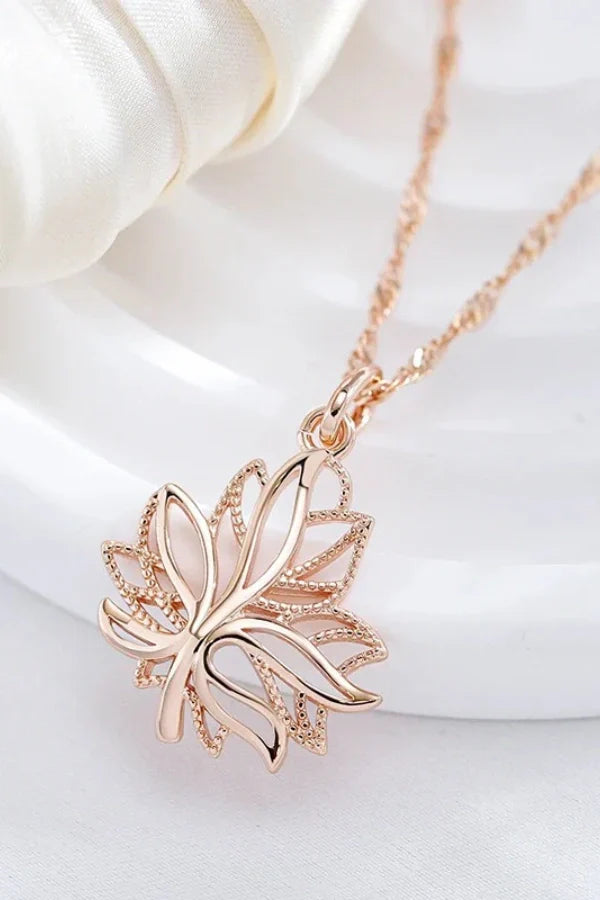 Zoe - Maple Leaf Pendant Gold Necklace