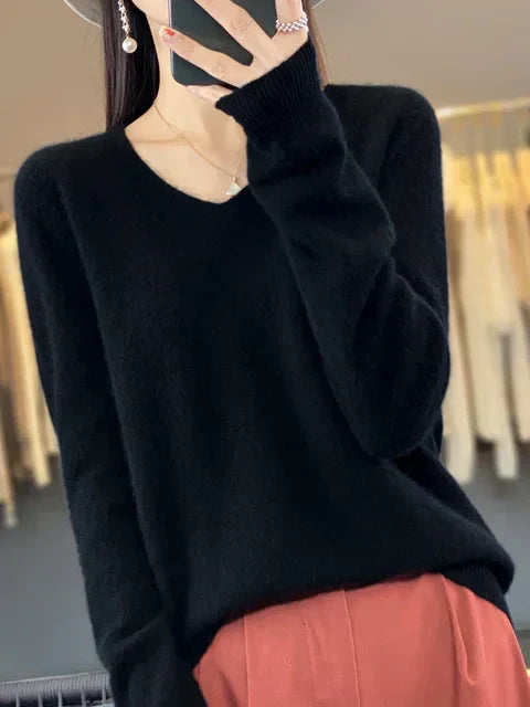 Alar - Classic Relaxed V-Neck Sweater