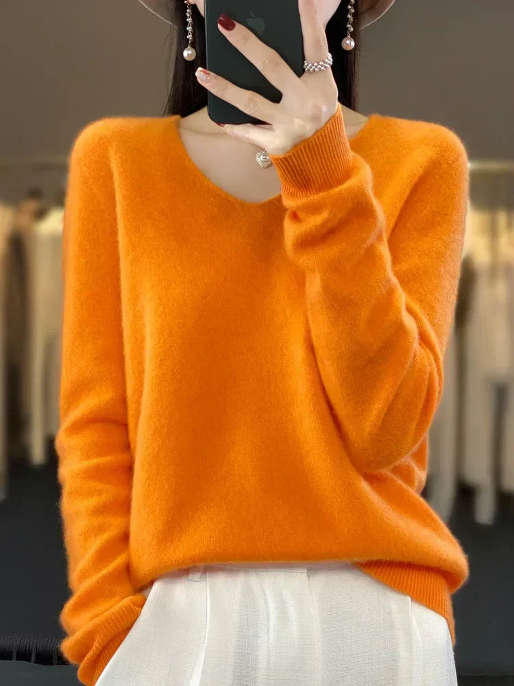 Alar - Classic Relaxed V-Neck Sweater