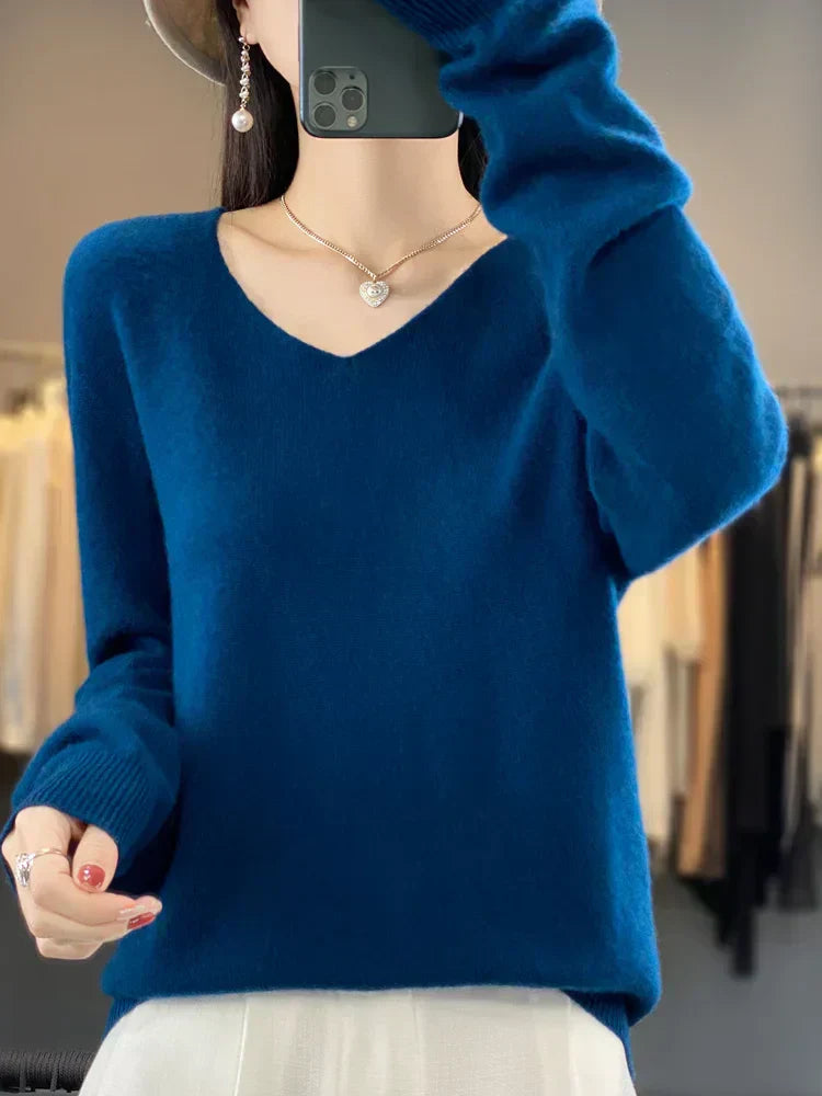 Alar - Classic Relaxed V-Neck Sweater