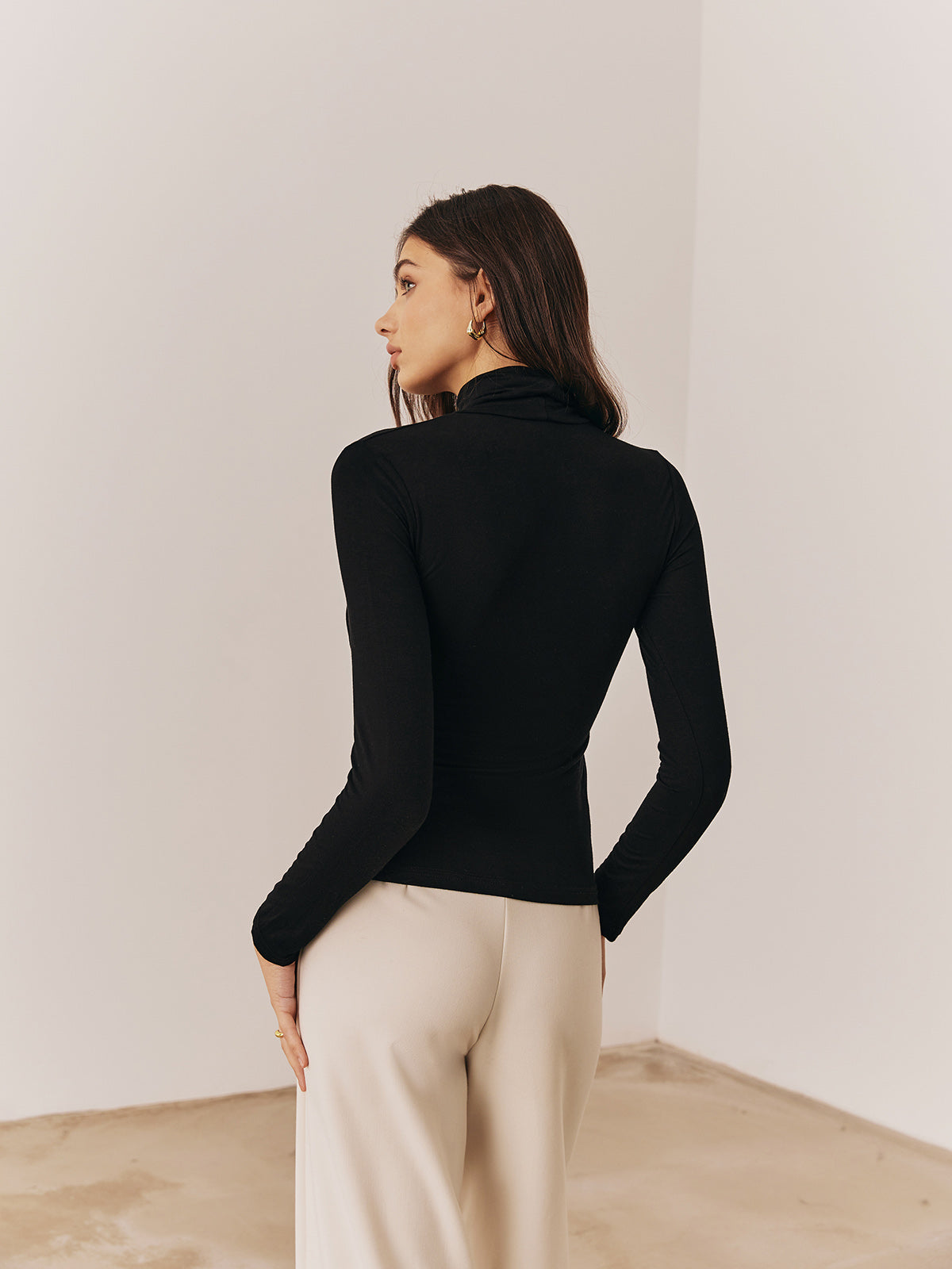 Sylvie - Black Turtleneck Top Elegant and Versatile for Any Occasion