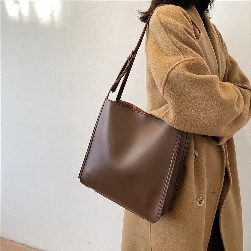 Lena - Elegant Handbag for Everyday Use, Spacious and Stylish Design