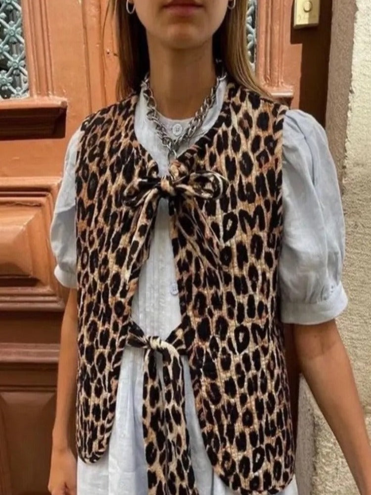 Lola - Leopard Print Gilet for Casual and Trendy Outfits