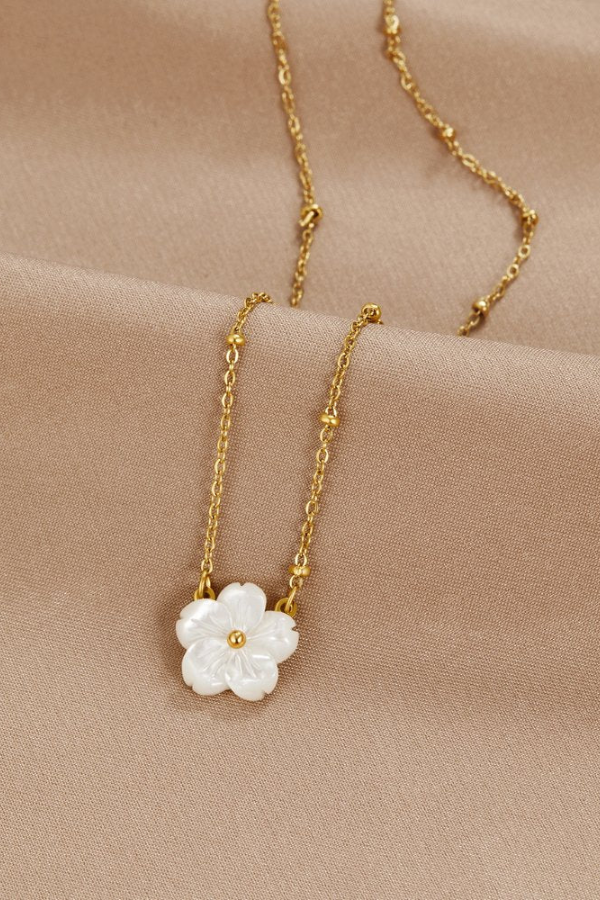 Hazel - Flower Pendant Gold Necklace