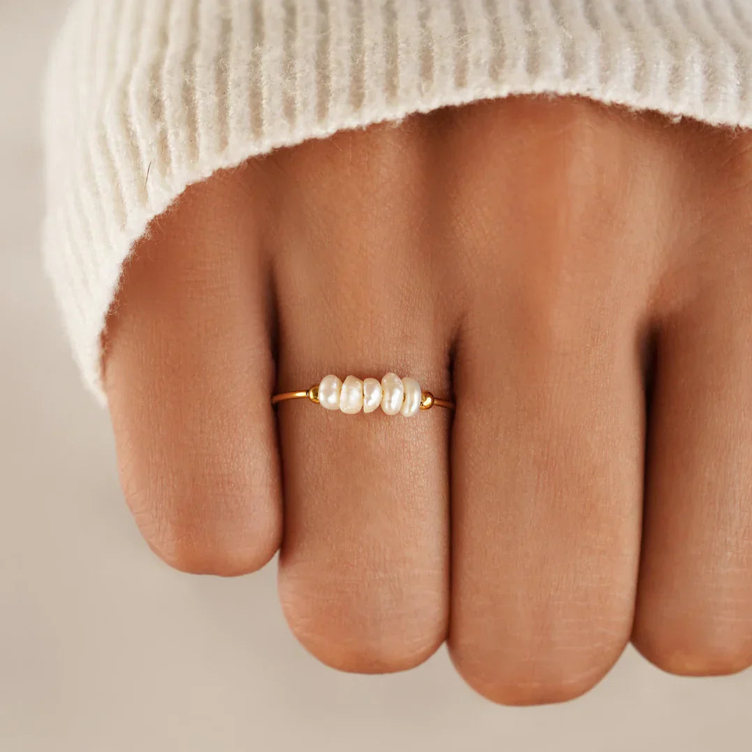 Angelina - Classic Minimalist Pearl Ring